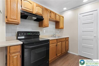 1348 E 6th St unit 2nd Floor Rear, Bethlehem, PA 18015 - photo 3