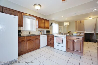 407 Leverett Ave, Staten Island, NY 10308 - photo 7