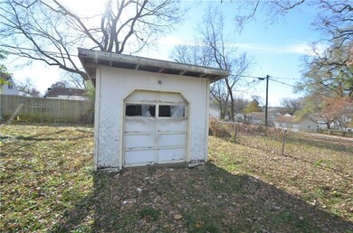 1414 Douglas Ave, Des Moines, IA 50313 - photo 7