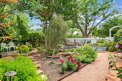 406 Fulton St, Fredericksburg, TX 78624 - photo 4