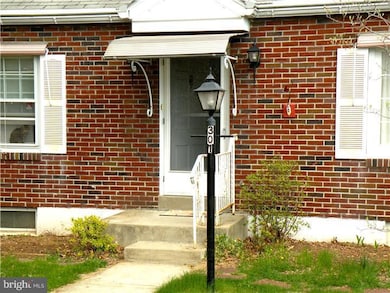 301 Mckinley Ave, Reading, PA 19605 - photo 3