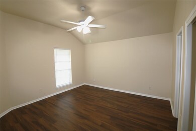 3203 Fox Run Dr, Alvin, TX 77511 - photo 5