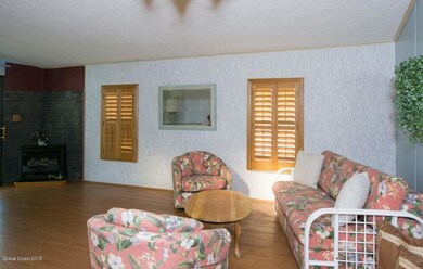 1392 Barefoot Cr - Living - View 5