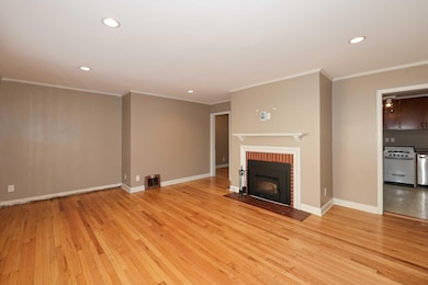 10907 Glenway Ct, Milwaukee, WI 53222 - photo 4