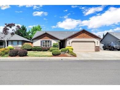 32 Sandalwood Loop, Creswell, OR 97426 - photo 2