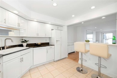 Kitchen with Breakfast Bar