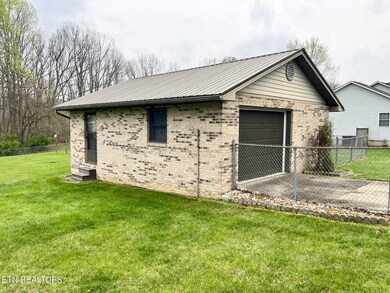 407 Earl Jones Rd, Crossville, TN 38555 - photo 4