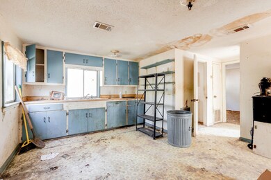 2 Interior (4 of 8) Kitchen