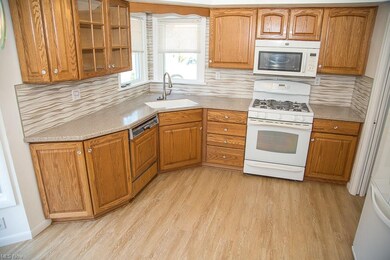 5159 E Lake Rd, Sheffield Lake, OH 44054 - photo 7