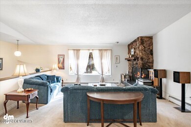 05-Family Room_ELI03092-HDR-Edit