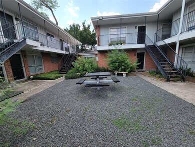 425 E 9th St unit 6, Houston, TX 77007 - photo 2