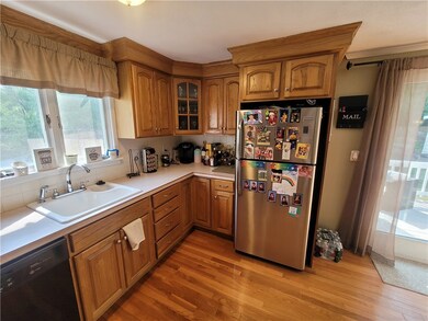17 Steere St, Johnston, RI 02919 - photo 5