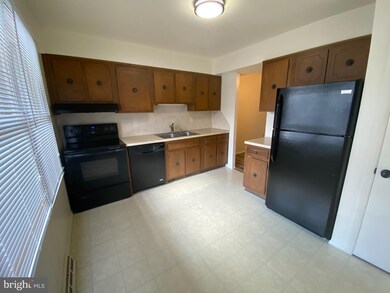 962 E Maple St, Palmyra, PA 17078 - photo 2