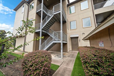 Private fenced yard makes a great home for your fu