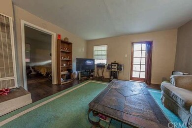 LIVING ROOM OF THE FRONT UNIT