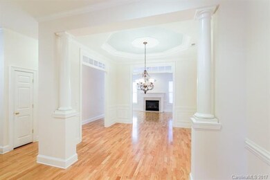 Wow ..Stunning Entrance With Natural Light Beaming