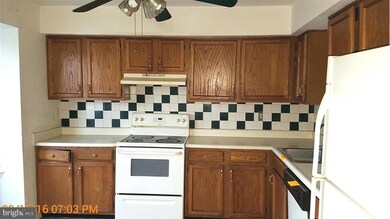 8128 Londonderry Ct, Laurel, MD 20707 - photo 4