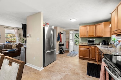 139 Old Town Rd unit B, Weare, NH 03281 - photo 4