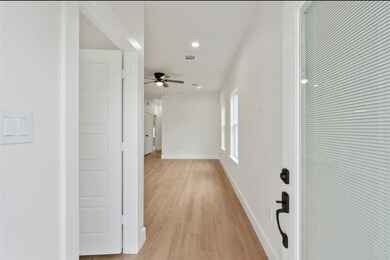 929 Marjorie St unit B, Houston, TX 77088 - photo 6