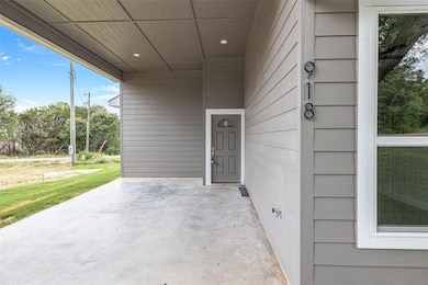 918 Guadalupe River Dr, Granbury, TX 76048 - photo 3