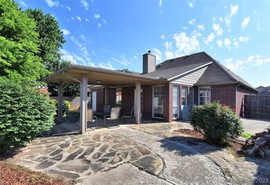 Great maintenance free yard with flower beds