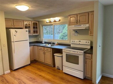 34 Manning Dr, Riverside, RI 02915 - photo 4