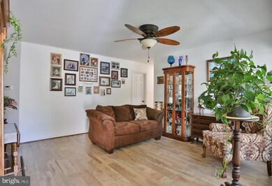 15223 Cedar Knoll Ct, Dumfries, VA 22025 - photo 2