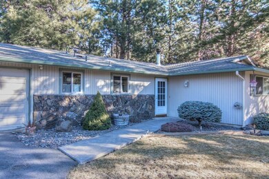 20382 Illahee Dr, Bend, OR 97702 - photo 2