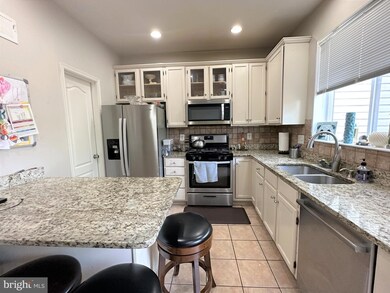 2386 Woodland Pond Ln, Herndon, VA 20171 - photo 7