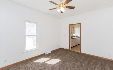 832 E 24th Ct, Des Moines, IA 50317 - photo 4