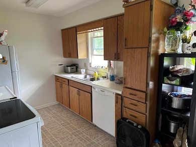 478 15th St SE, Huron, SD 57350 - photo 2