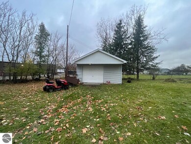 303 N Main St, Vassar, MI 48768 - photo 5