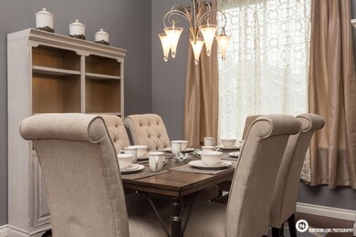 13_Dining