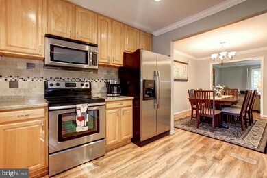 7901 Bethelen Woods Ln, Springfield, VA 22153 - photo 5