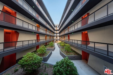 107 S Hewitt St unit 302, Los Angeles, CA 90013 - photo 6