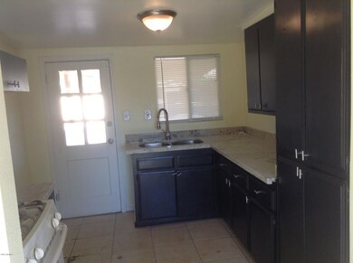 3128 W Cypress 11