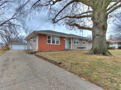 3512 Brinkwood Rd, Des Moines, IA 50310 - photo 2