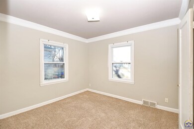 624 SW Grandview Ave, Topeka, KS 66606 - photo 7