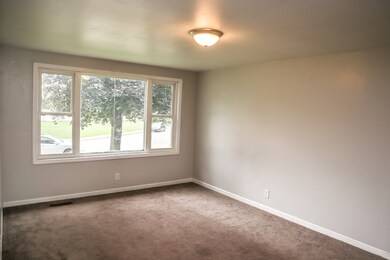 128 Toro Cir, Carpentersville, IL 60110 - photo 3