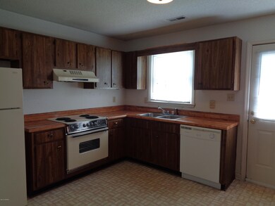 121 Stallion Dr, Jacksonville, NC 28540 - photo 3