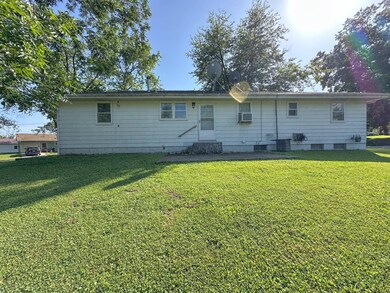 501 N Main St, Pleasant Hill, IL 62366 - photo 4