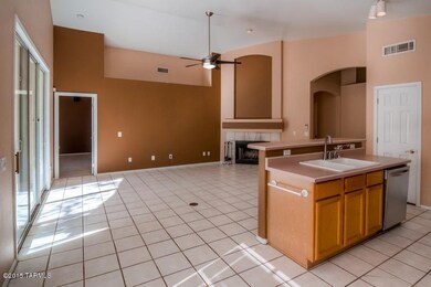 29 Family Room photo e-001