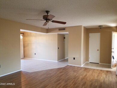 Tumblewood Livingroom & Eat In Kitchen