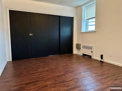 530 Valley Brook Ave unit 2nd Floor, Lyndhurst, NJ 07071 - photo 4