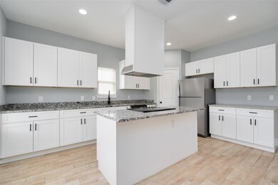 5754 Reed Rd unit B, Houston, TX 77033 - photo 6