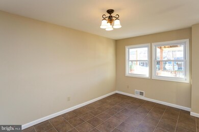 1006 Foxridge Ln, Essex, MD 21221 - photo 4