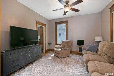 2027 N Myrtle St, Davenport, IA 52804 - photo 5