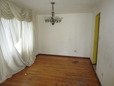 4911 Crest Ct, Country Club Hills, IL 60478 - photo 4