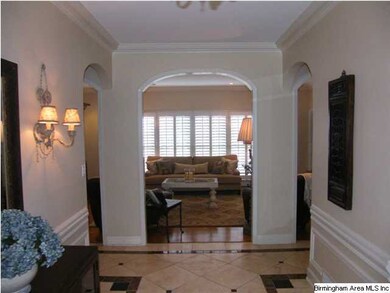 ARCHES AND 9FT CEILINGS THROUGHOUT