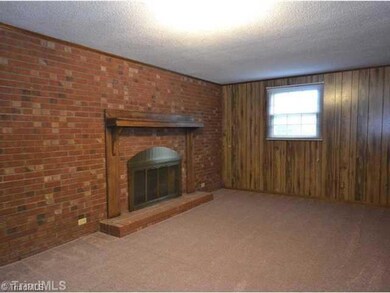 5501 Lancer Dr, High Point, NC 27263 - photo 7